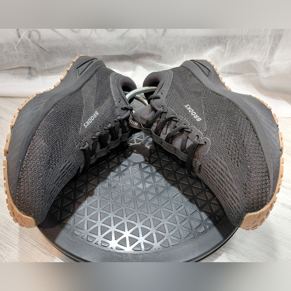 NEW Brooks Womens Revel 7  Black Running Shoes Gum Sole SIZE 8B - Picture 5 of 10